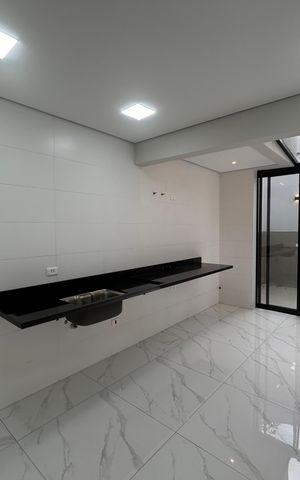 Casa à venda com 100m², 3 quartos e 2 vagas Casa à venda com 100m², 3 quartos e 2 vagasCozinha