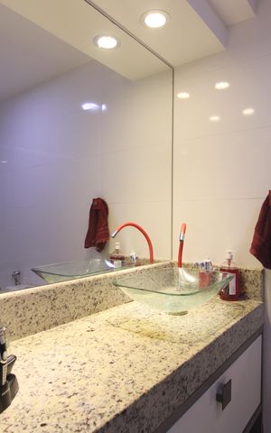 Casa à venda com 424m², 3 quartos e 5 vagasBanheiro da suíte 2