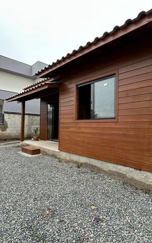 Casa para alugar com 82m², 2 quartos e 3 vagas Casa para alugar com 82m², 2 quartos e 3 vagasÁrea externa
