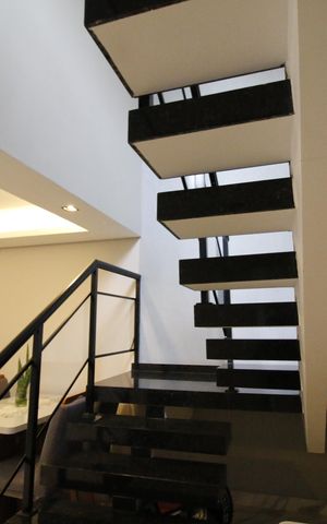 Casa à venda com 200m², 3 quartos e 2 vagasEscada