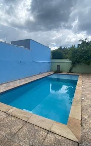 Casa à venda com 340m², 4 quartos e 5 vagas