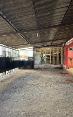 Casa à venda com 320m², 2 quartos e 4 vagas Casa à venda com 320m², 2 quartos e 4 vagasGaragem