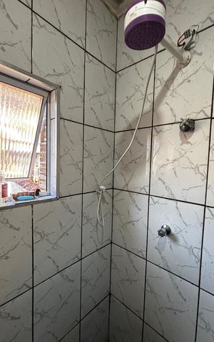 Casa para alugar com 80m², 2 quartos e 1 vaga Casa para alugar com 80m², 2 quartos e 1 vagaBanheiro da Suíte