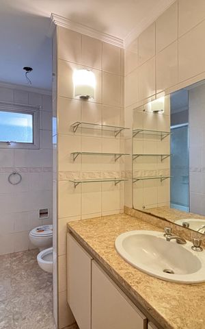 Apartamento para alugar com 280m², 3 quartos e 2 vagas Apartamento para alugar com 280m², 3 quartos e 2 vagasBanheiro