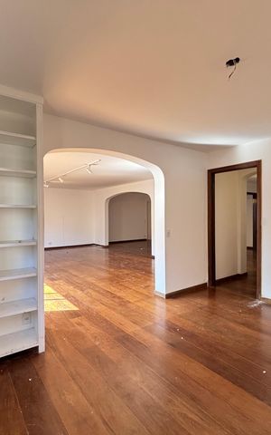 Apartamento para alugar com 280m², 3 quartos e 2 vagas Apartamento para alugar com 280m², 3 quartos e 2 vagasSala
