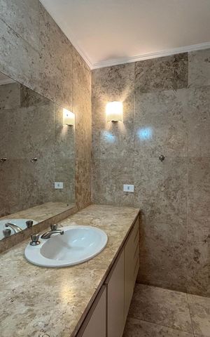 Apartamento para alugar com 280m², 3 quartos e 2 vagas Apartamento para alugar com 280m², 3 quartos e 2 vagasBanheiro da Suíte