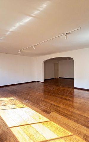 Apartamento para alugar com 280m², 3 quartos e 2 vagas Apartamento para alugar com 280m², 3 quartos e 2 vagasSala