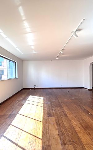 Apartamento para alugar com 280m², 3 quartos e 2 vagas Apartamento para alugar com 280m², 3 quartos e 2 vagasSala