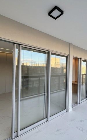 Apartamento à venda com 152m², 2 quartos e 1 vaga Apartamento à venda com 152m², 2 quartos e 1 vagaVaranda