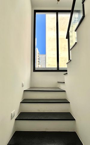 Casa de condomínio à venda com 137m², 3 quartos e 2 vagas Casa de condomínio à venda com 137m², 3 quartos e 2 vagasEscada