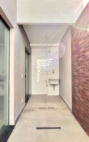 Casa de condomínio à venda com 137m², 3 quartos e 2 vagas Casa de condomínio à venda com 137m², 3 quartos e 2 vagasVaranda