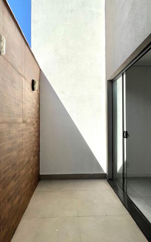 Casa de condomínio à venda com 137m², 3 quartos e 2 vagas Casa de condomínio à venda com 137m², 3 quartos e 2 vagasVaranda