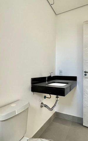Casa de condomínio à venda com 137m², 3 quartos e 2 vagas Casa de condomínio à venda com 137m², 3 quartos e 2 vagasBanheiro da Suíte 1