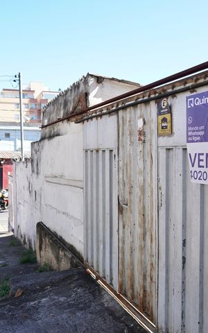 Casa à venda com 90m², 3 quartos e 4 vagas Casa à venda com 90m², 3 quartos e 4 vagasFachada