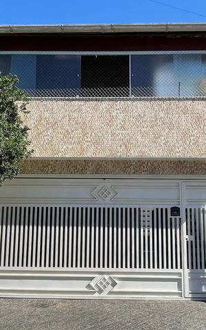 Casa à venda com 300m², 6 quartos e 2 vagasFachada