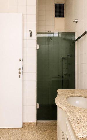 Casa para alugar com 360m², 6 quartos e 3 vagasBanheiro da suíte 5