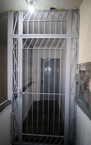 Apartamento para alugar com 55m², 3 quartos e sem vagaPorta de acesso