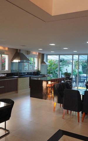 Casa de condomínio à venda com 500m², 3 quartos e 6 vagasSala de Jantar