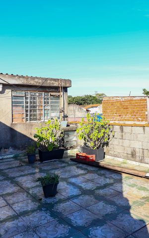 Casa à venda com 191m², 4 quartos e 2 vagas Casa à venda com 191m², 4 quartos e 2 vagasÁrea externa