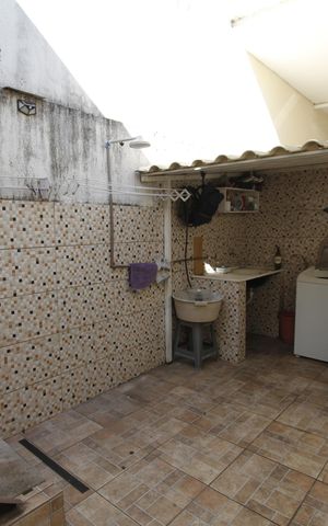 Casa à venda com 200m², 3 quartos e 1 vagaÁrea de Serviço