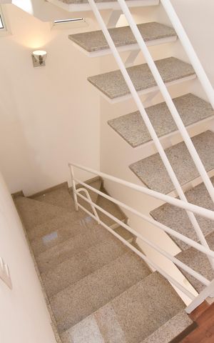 Casa de condomínio para alugar com 114m², 3 quartos e 2 vagasCorredor/Escadas