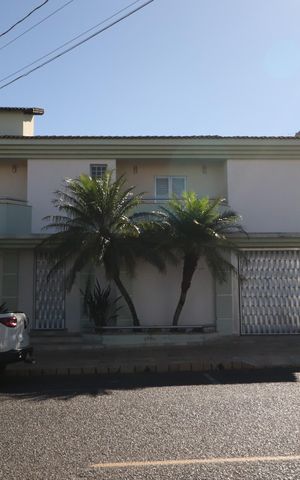Casa para alugar com 461m², 6 quartos e 5 vagasFachada
