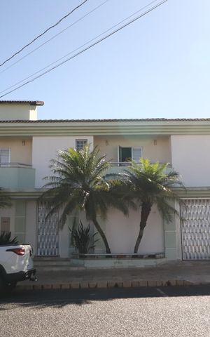 Casa para alugar com 461m², 6 quartos e 5 vagasFachada