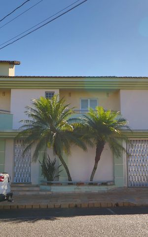 Casa para alugar com 461m², 6 quartos e 5 vagasFachada