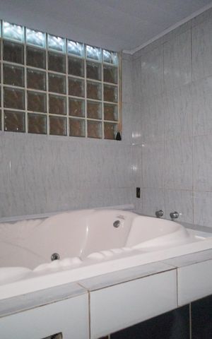 Casa à venda com 200m², 4 quartos e 2 vagasBanheiro da Suíte