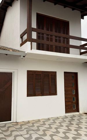 Casa à venda com 200m², 4 quartos e 2 vagas Casa à venda com 200m², 4 quartos e 2 vagasEntrada