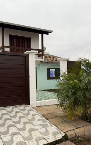 Casa à venda com 200m², 4 quartos e 2 vagas Casa à venda com 200m², 4 quartos e 2 vagasFachada