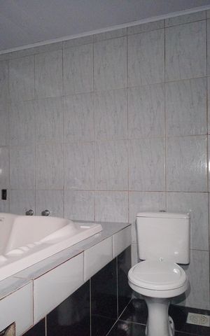 Casa à venda com 200m², 4 quartos e 2 vagasBanheiro da Suíte