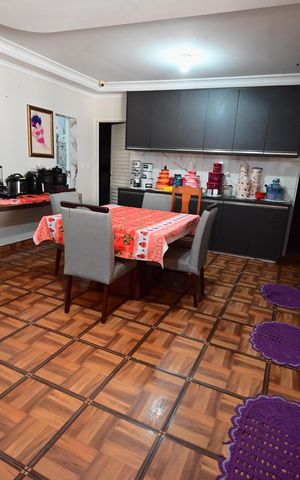 Casa à venda com 432m², 11 quartos e 2 vagas Casa à venda com 432m², 11 quartos e 2 vagasCozinha