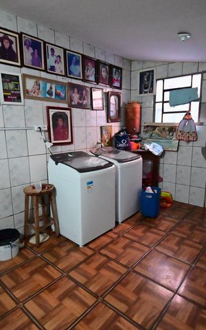Casa à venda com 432m², 11 quartos e 2 vagas Casa à venda com 432m², 11 quartos e 2 vagasÁrea de serviço