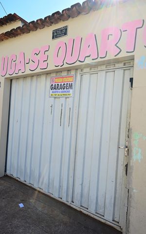 Casa à venda com 432m², 11 quartos e 2 vagas Casa à venda com 432m², 11 quartos e 2 vagasFachada