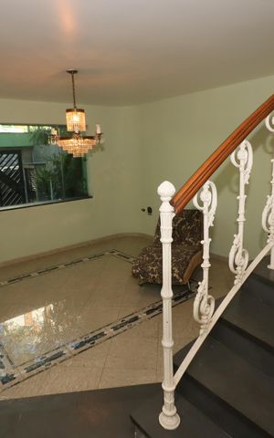 Casa à venda com 300m², 3 quartos e 2 vagasSala