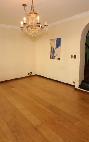 Casa à venda com 300m², 3 quartos e 2 vagasSala