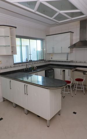 Casa à venda com 300m², 3 quartos e 2 vagasCozinha