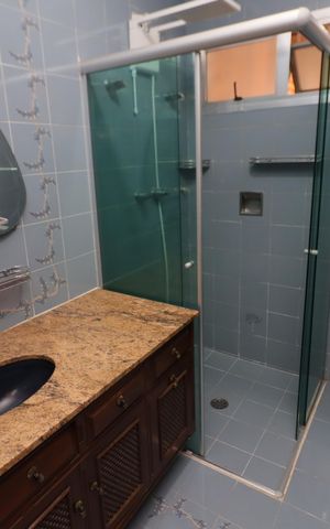 Casa à venda com 300m², 3 quartos e 2 vagasBanheiro 2