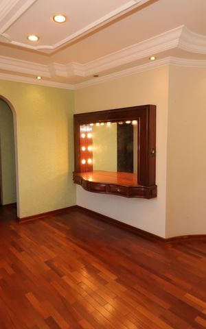 Casa à venda com 300m², 3 quartos e 2 vagasSuíte 1