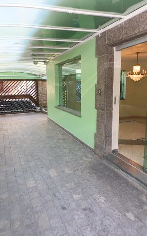 Casa à venda com 300m², 3 quartos e 2 vagasGaragem