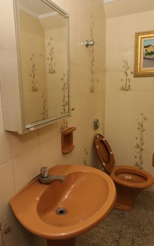 Casa à venda com 300m², 3 quartos e 2 vagasLavabo