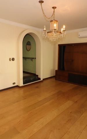 Casa à venda com 300m², 3 quartos e 2 vagasSala