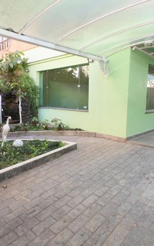 Casa à venda com 300m², 3 quartos e 2 vagasGaragem