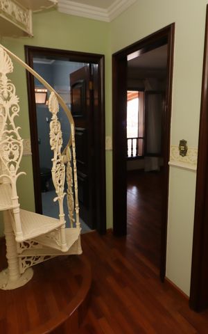 Casa à venda com 300m², 3 quartos e 2 vagasCorredor