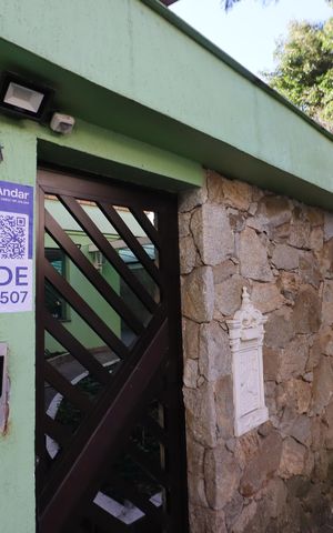 Casa à venda com 300m², 3 quartos e 2 vagasFachada