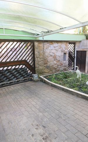 Casa à venda com 300m², 3 quartos e 2 vagasGaragem