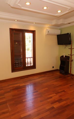 Casa à venda com 300m², 3 quartos e 2 vagasSuíte 1