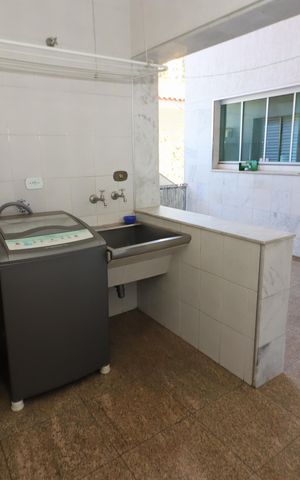 Casa à venda com 300m², 3 quartos e 2 vagasÁrea de Serviço