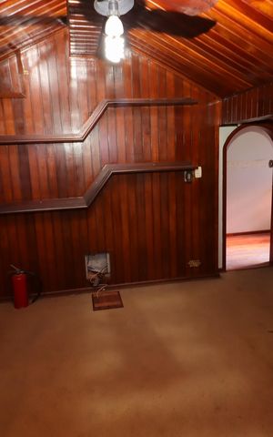 Casa à venda com 300m², 3 quartos e 2 vagasSótão